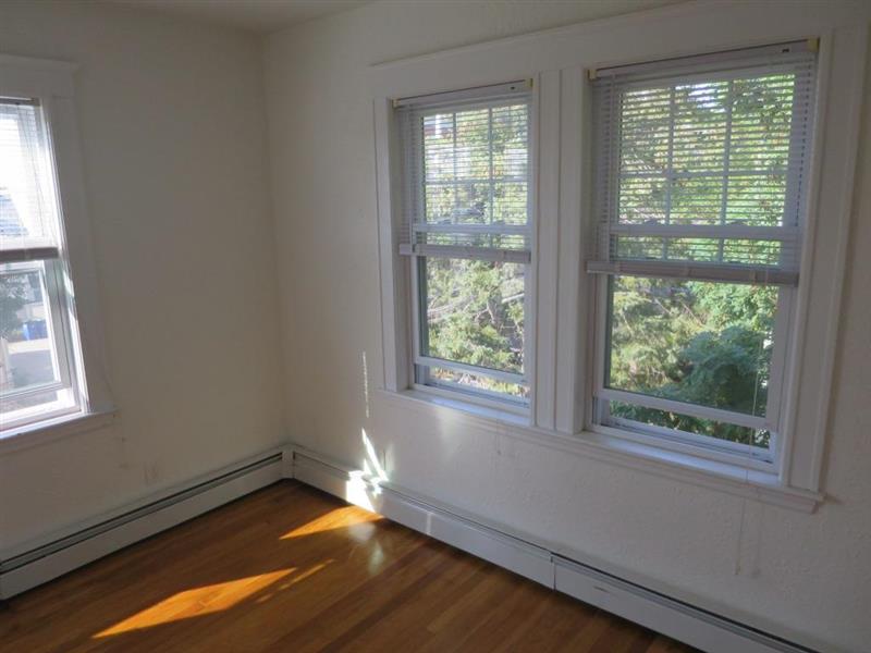 4 bed, 2 bath apartment for rent at 23 Lowell St Unit 2, Spring Hill — photo 6 of 38