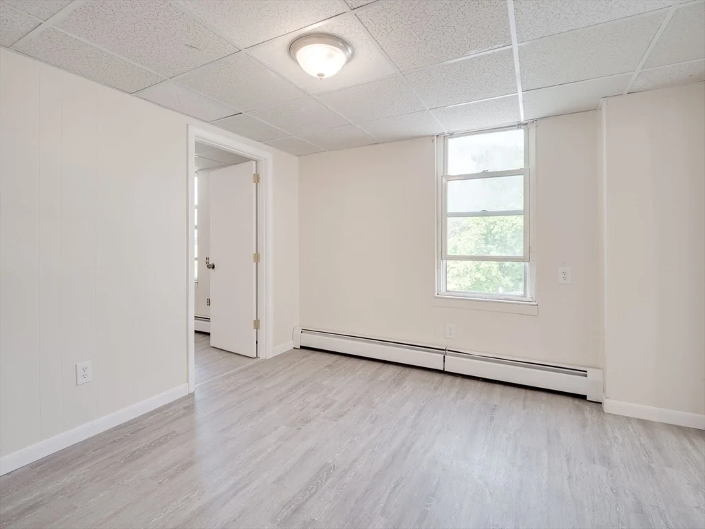 1 bed, 1 bath apartment for rent at 23 Lowell Unit 2R, Methuen — photo 4 of 5