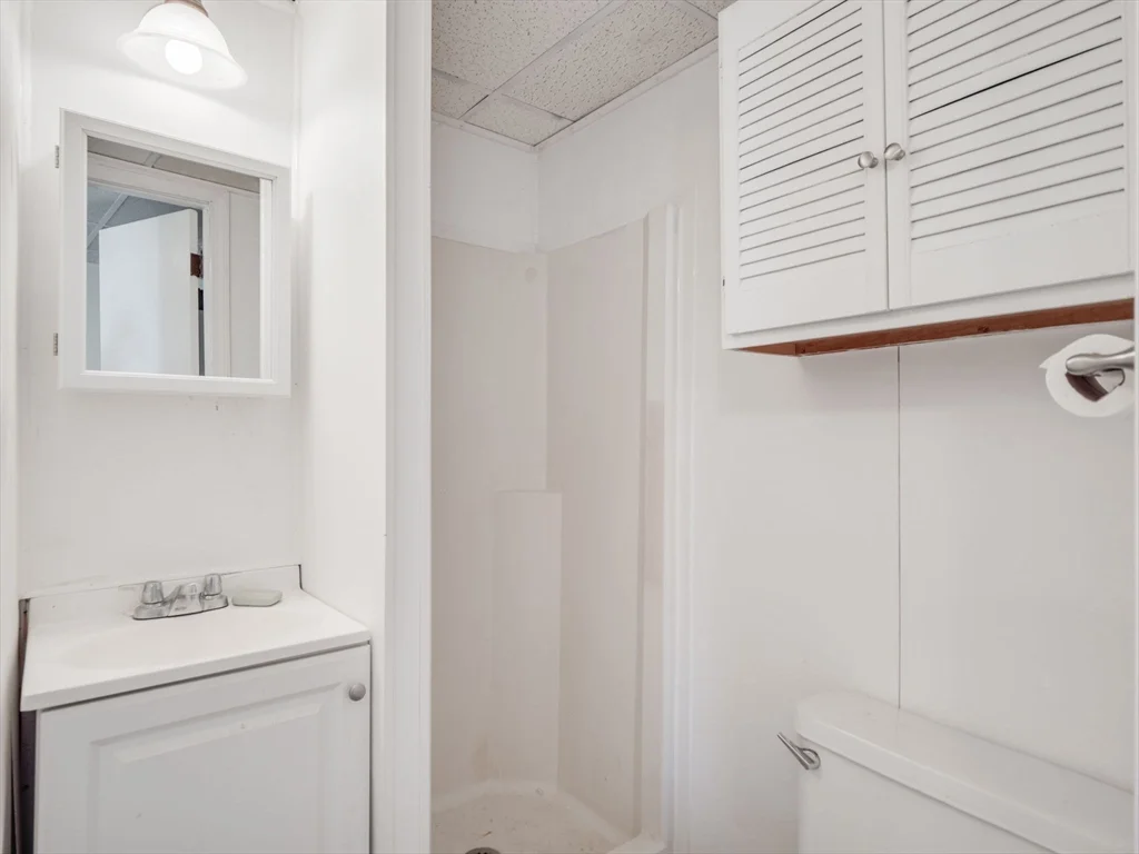 1 bed, 1 bath apartment for rent at 23 Lowell Unit 2R, Methuen — photo 5 of 5