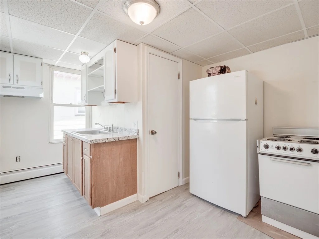 1 bed, 1 bath apartment for rent at 23 Lowell Unit 2R, Methuen — photo 1 of 5