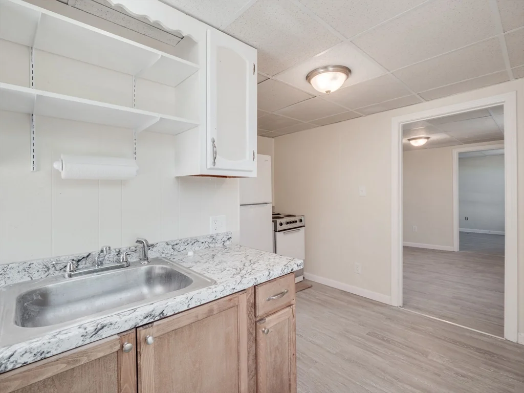 1 bed, 1 bath apartment for rent at 23 Lowell Unit 2R, Methuen — photo 2 of 5