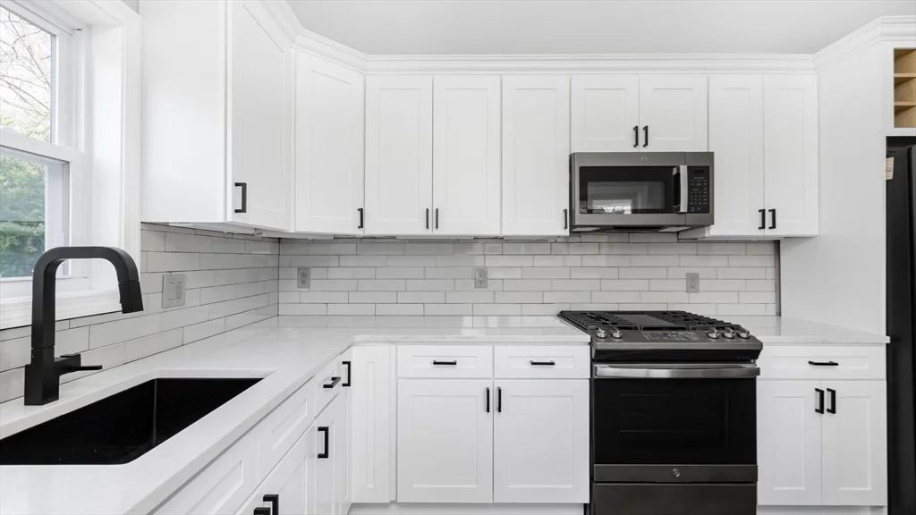 3 bed, 1 bath apartment for rent at 23 Lynn St, Peabody — photo 10 of 18