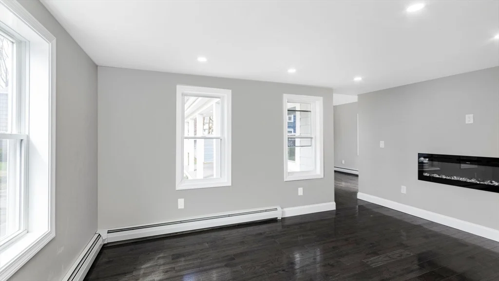 3 bed, 1 bath apartment for rent at 23 Lynn St, Peabody — photo 3 of 18