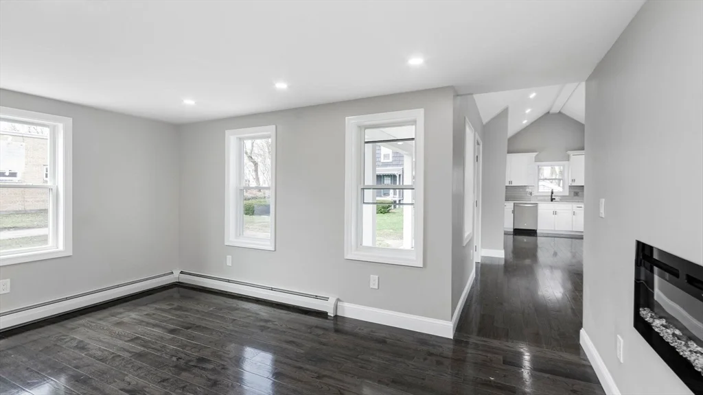 3 bed, 1 bath apartment for rent at 23 Lynn St, Peabody — photo 6 of 18