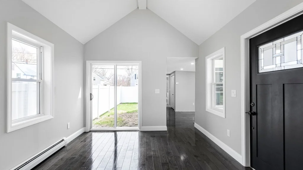 3 bed, 1 bath apartment for rent at 23 Lynn St, Peabody — photo 4 of 18