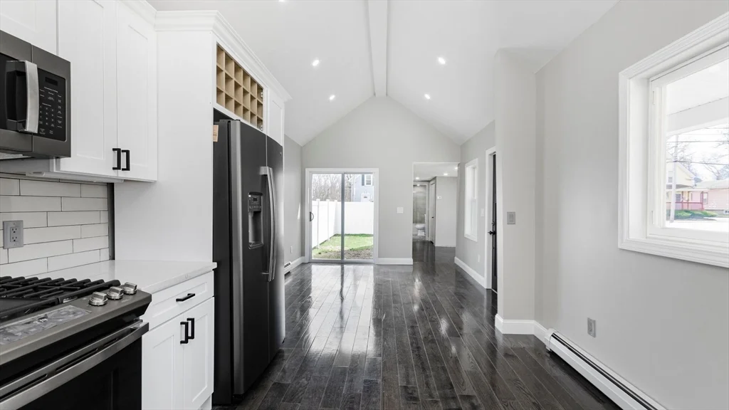 3 bed, 1 bath apartment for rent at 23 Lynn St, Peabody — photo 11 of 18