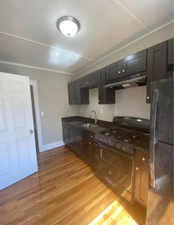 3 bed, 1 bath apartment for rent at 23 Mall St Unit 2, Lynn — photo 2 of 17