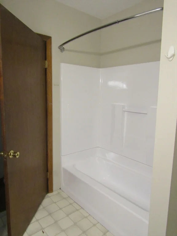 2 bed, 1 bath apartment for rent at 23 Maple Unit B, Pepperell — photo 4 of 8