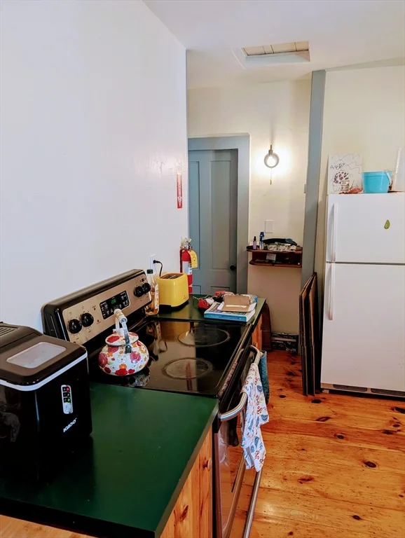 2 bed, 1 bath apartment for rent at 23 Mechanic Unit 2, Shelburne Falls — photo 15 of 17
