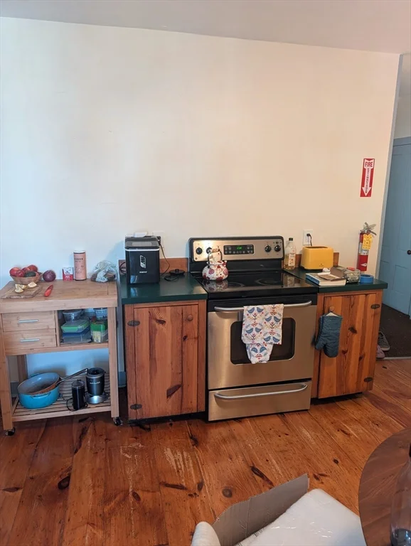 2 bed, 1 bath apartment for rent at 23 Mechanic Unit 2, Shelburne Falls — photo 14 of 17