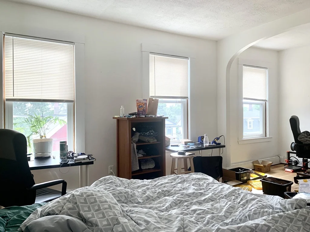 5 bed, 2 bath apartment for rent at 23 Monmouth St Unit 1, Spring Hill — photo 14 of 23