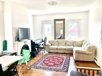 5 bed, 2 bath apartment for rent at 23 Monmouth St Unit 1, Spring Hill — photo 2 of 23