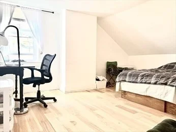 5 bed, 2 bath apartment for rent at 23 Monmouth St Unit 1, Spring Hill — photo 15 of 23