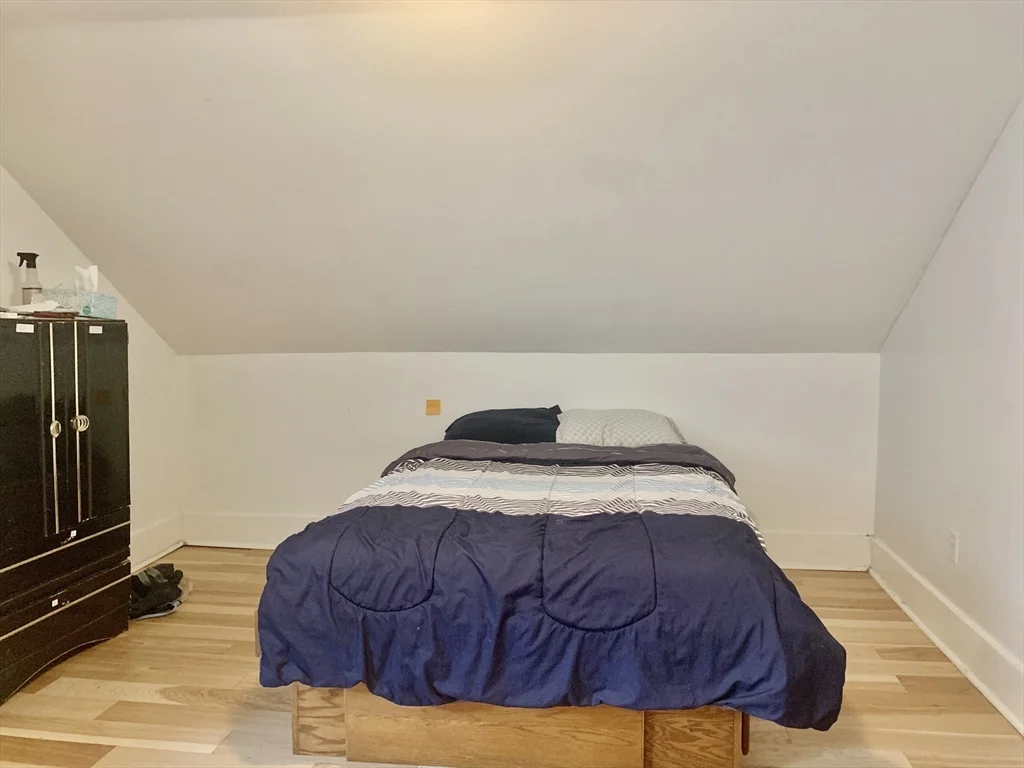 5 bed, 2 bath apartment for rent at 23 Monmouth St Unit 1, Spring Hill — photo 17 of 23