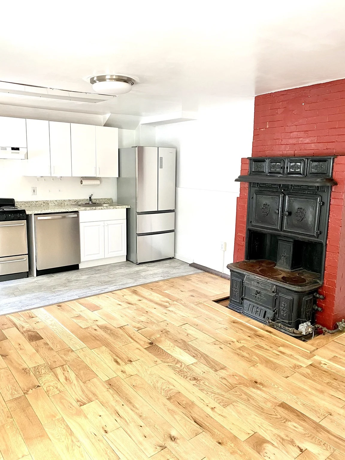 1 bed, 1 bath apartment for rent at 23 Monmouth St Unit 1R, Spring Hill — photo 1 of 7