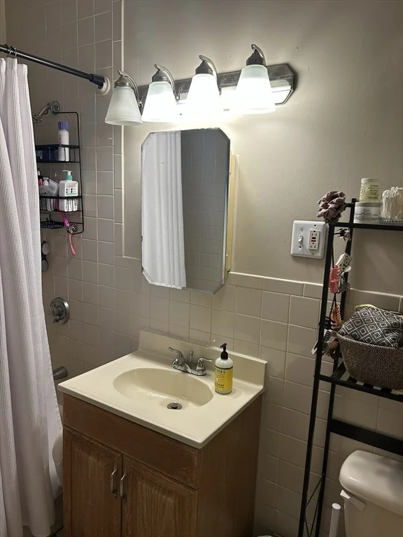 2 bed, 1 bath apartment for rent at 23 Montfern Ave Unit 3, Brighton — photo 16 of 26