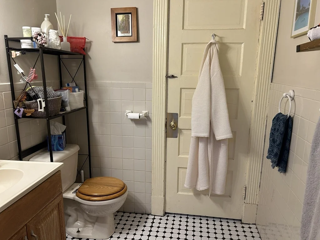 2 bed, 1 bath apartment for rent at 23 Montfern Ave Unit 3, Brighton — photo 18 of 26