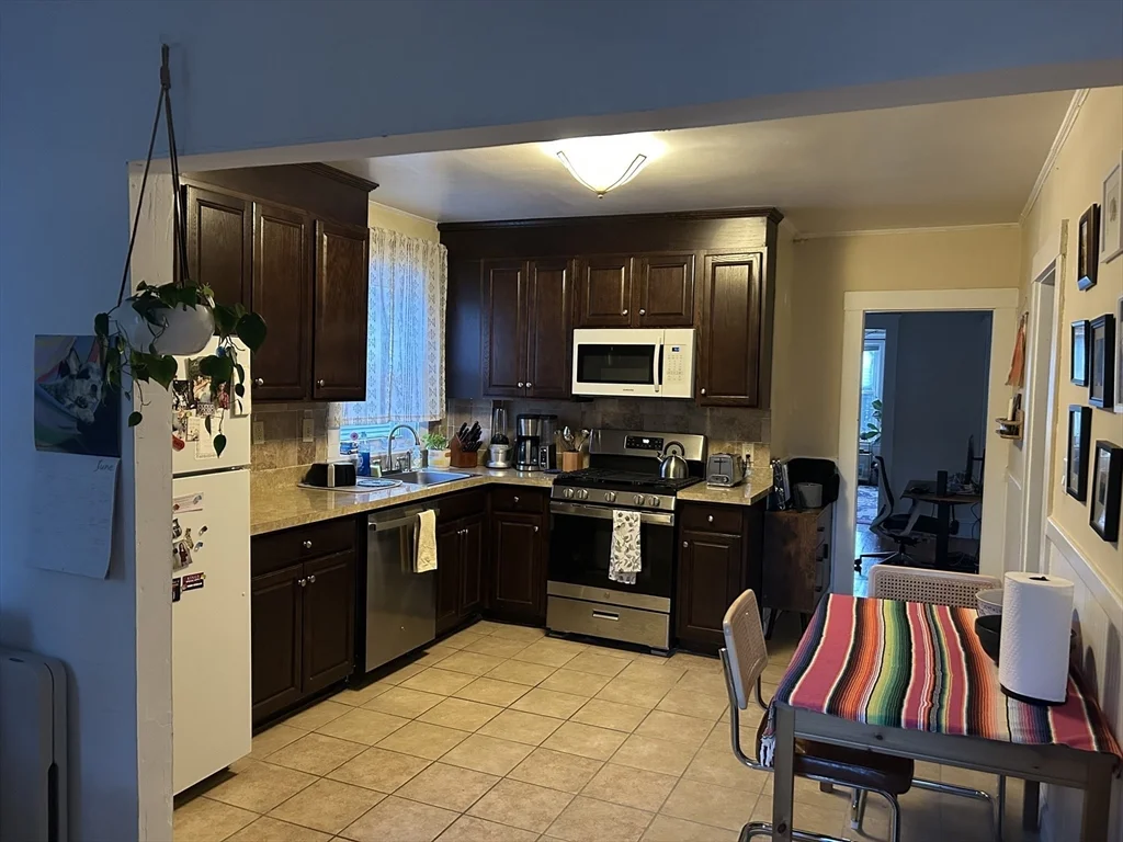 2 bed, 1 bath apartment for rent at 23 Montfern Ave Unit 3, Brighton — photo 11 of 26