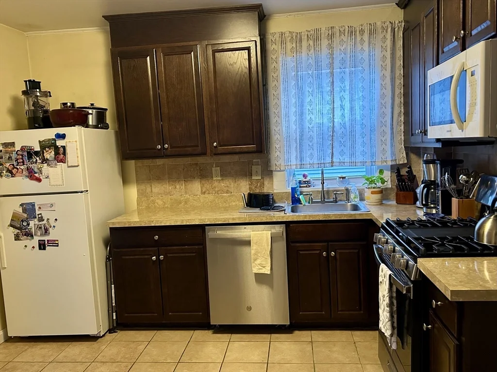 2 bed, 1 bath apartment for rent at 23 Montfern Ave Unit 3, Brighton — photo 10 of 26