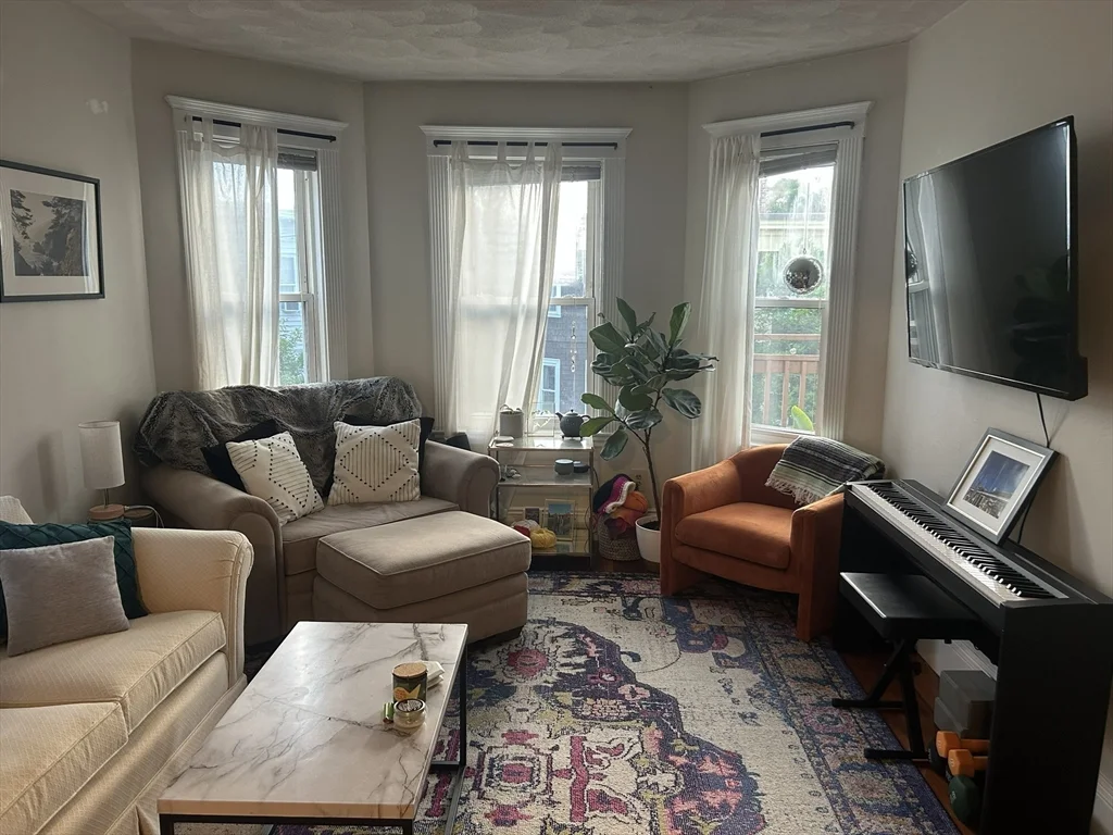 2 bed, 1 bath apartment for rent at 23 Montfern Ave Unit 3, Brighton — photo 3 of 26