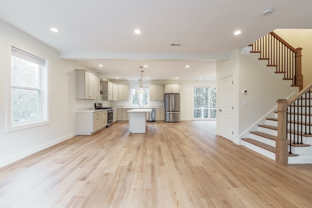 4 bed, 1 bath apartment for rent at 23 Moore St Unit 23, Agawam — photo 5 of 36