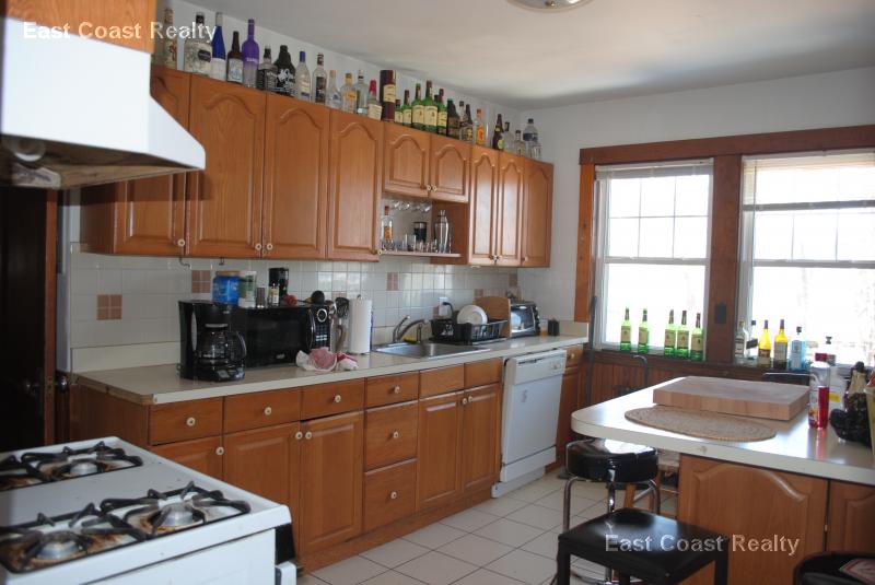 5 bed, 2 bath apartment for rent at 23 Moraine St Unit 0, Jamaica Plain — photo 3 of 12