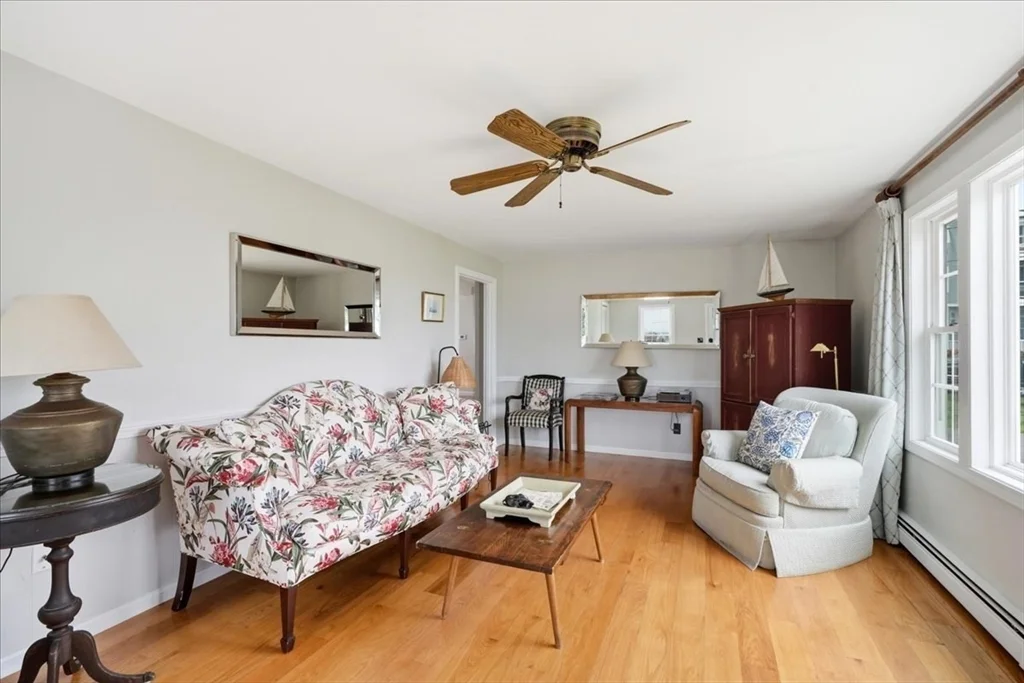 3 bed, 2 bath apartment for rent at 23 Morton Pl, Scituate Harbor — photo 4 of 32