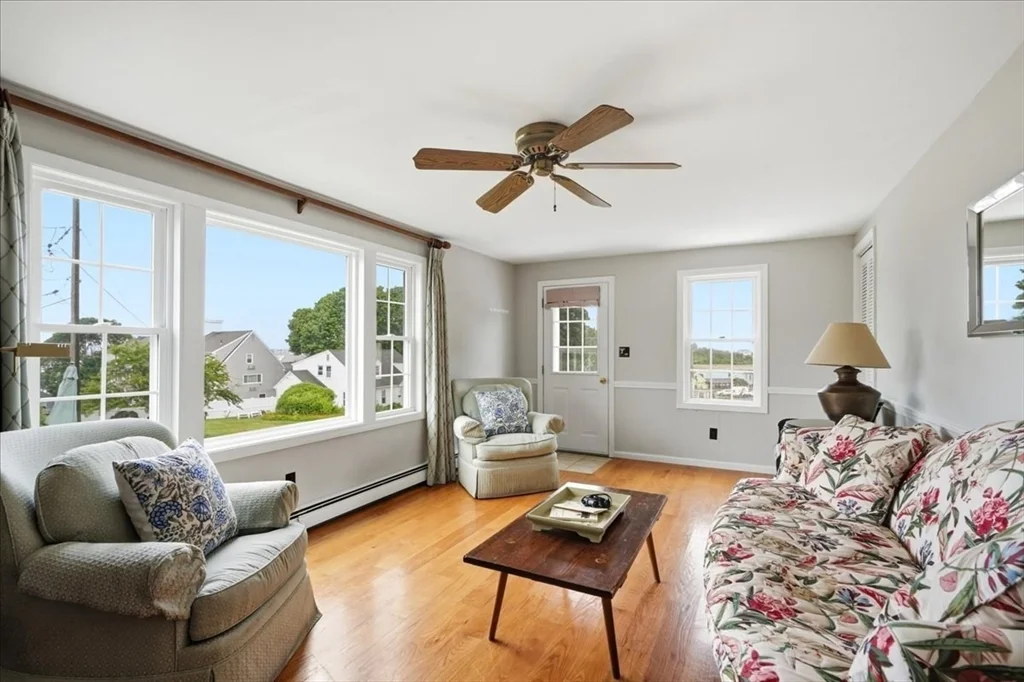 3 bed, 2 bath apartment for rent at 23 Morton Pl, Scituate Harbor — photo 2 of 32