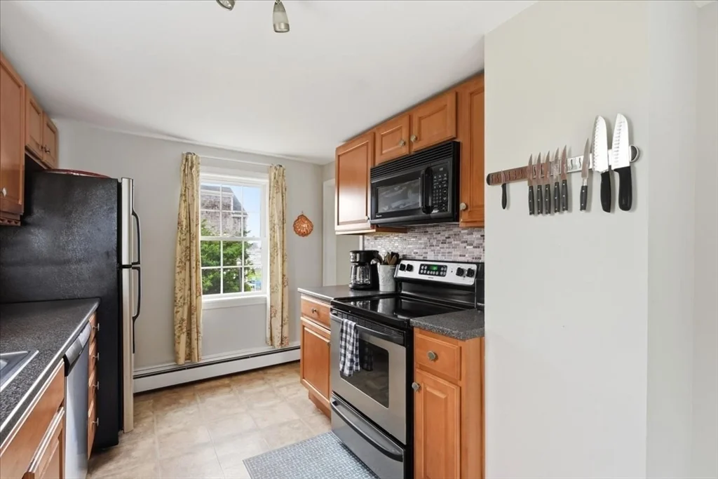 3 bed, 2 bath apartment for rent at 23 Morton Pl, Scituate Harbor — photo 11 of 32