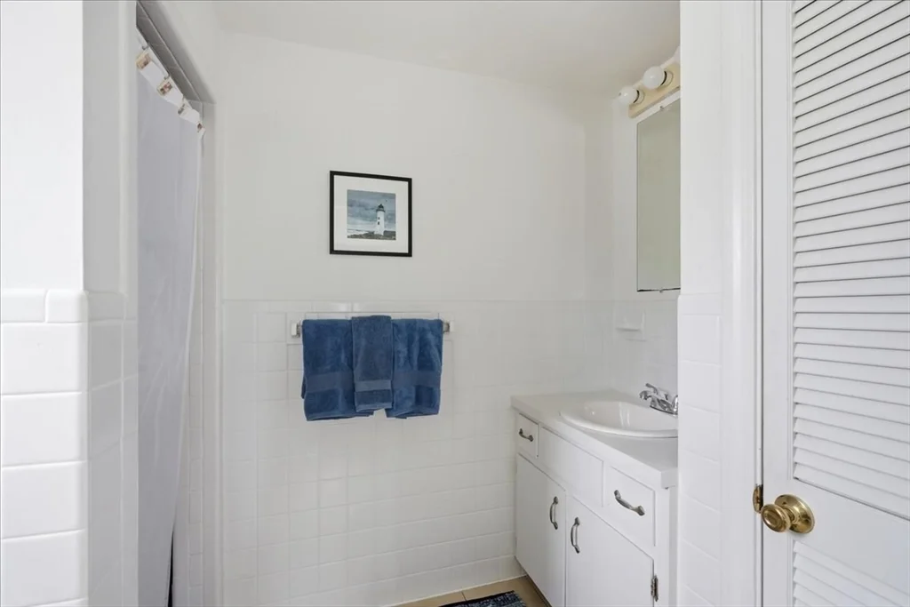 3 bed, 2 bath apartment for rent at 23 Morton Pl, Scituate Harbor — photo 15 of 32