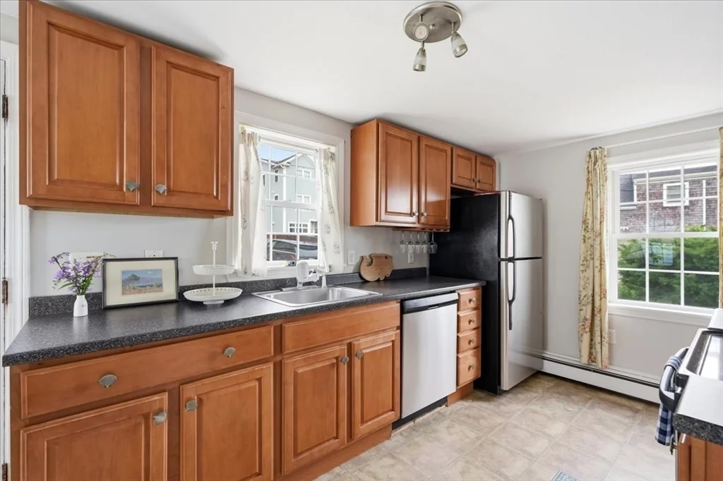 3 bed, 2 bath apartment for rent at 23 Morton Pl, Scituate Harbor — photo 10 of 32