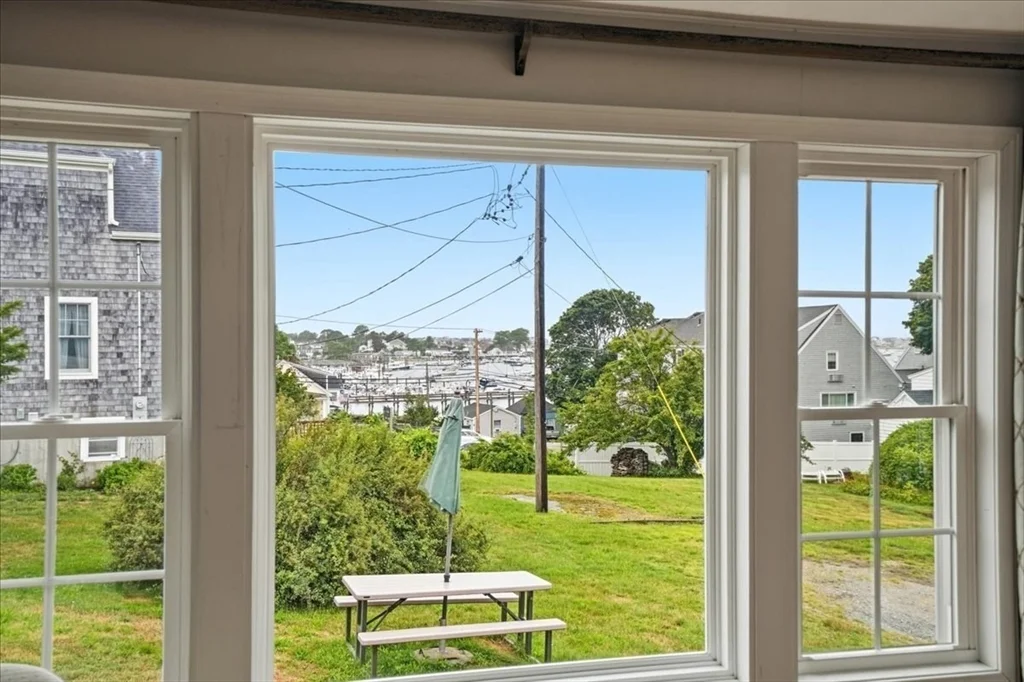 3 bed, 2 bath apartment for rent at 23 Morton Pl, Scituate Harbor — photo 3 of 32
