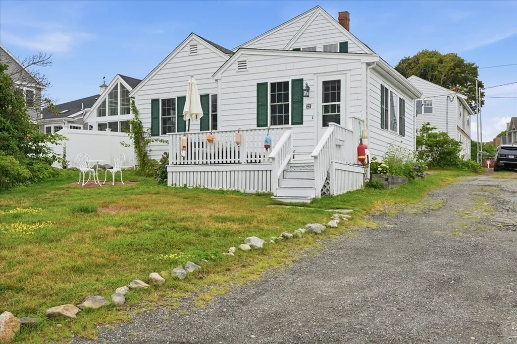 3 bed, 2 bath apartment for rent at 23 Morton Pl, Scituate Harbor — photo 1 of 32