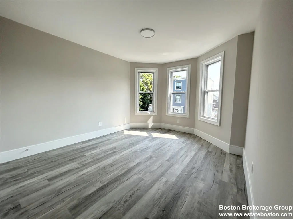 4 bed, 2 bath apartment for rent at 23 Mount Vernon St Unit 2, Dorchester — photo 4 of 9