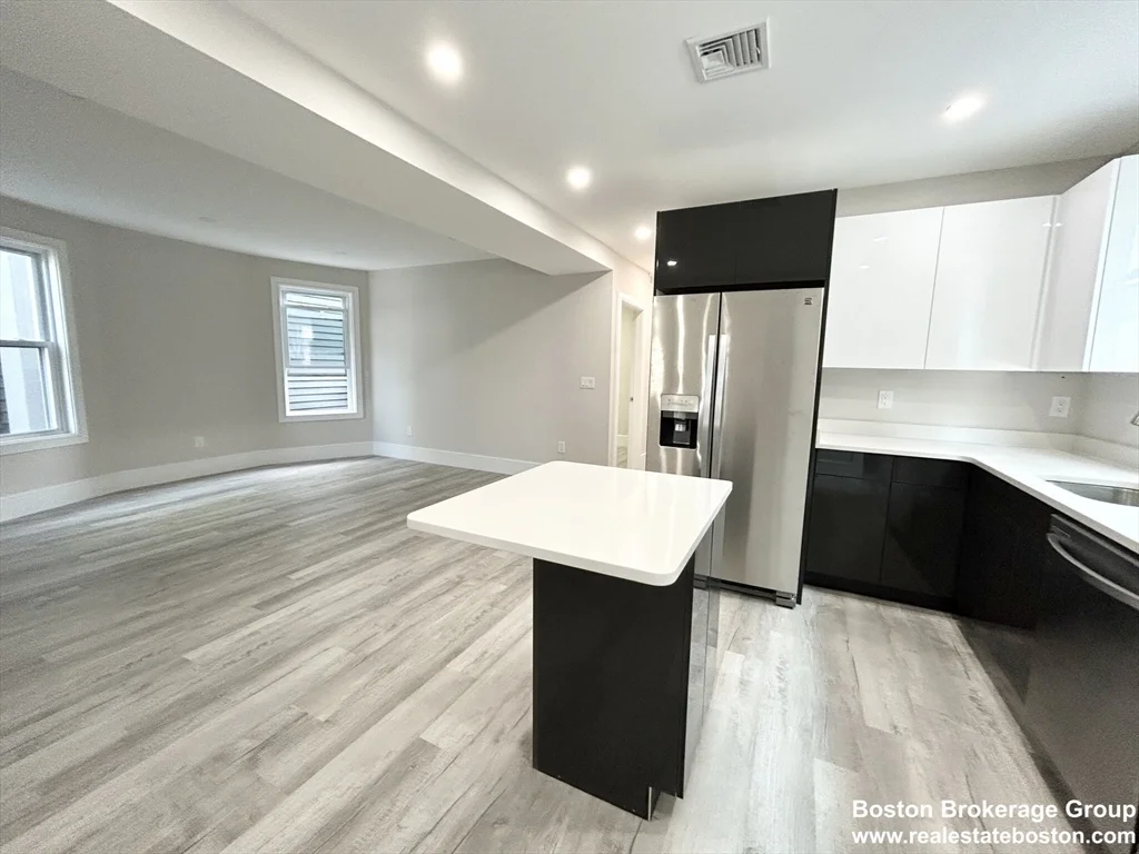 4 bed, 2 bath apartment for rent at 23 Mount Vernon St Unit 2, Dorchester — photo 2 of 9