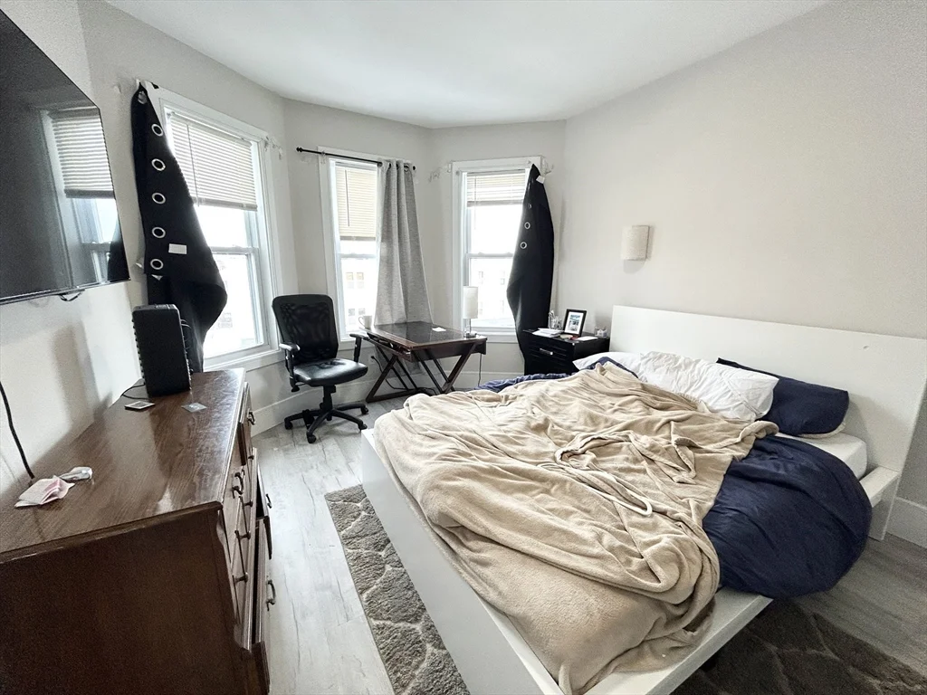 4 bed, 2 bath apartment for rent at 23 Mount Vernon St Unit 3, Dorchester — photo 5 of 13