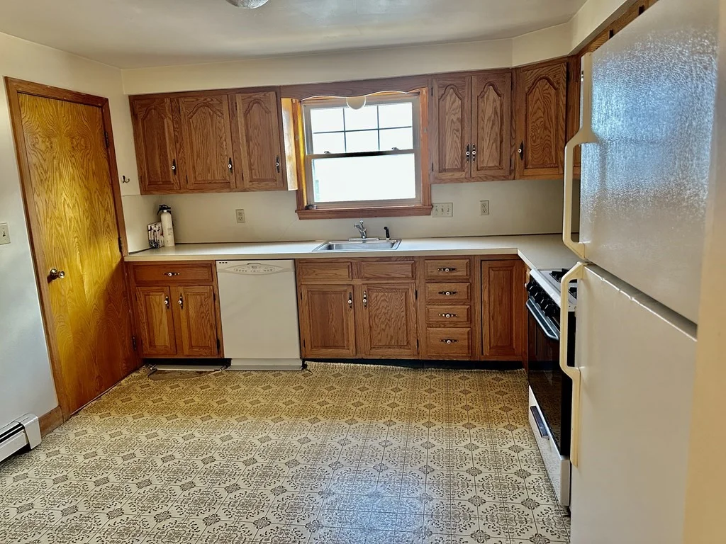 3 bed, 1 bath apartment for rent at 23 Myrtle St Unit 1, Watertown — photo 5 of 6
