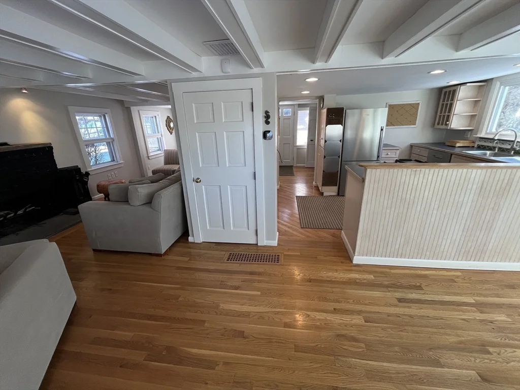 2 bed, 2 bath apartment for rent at 23 Nonantum, Marblehead — photo 10 of 29