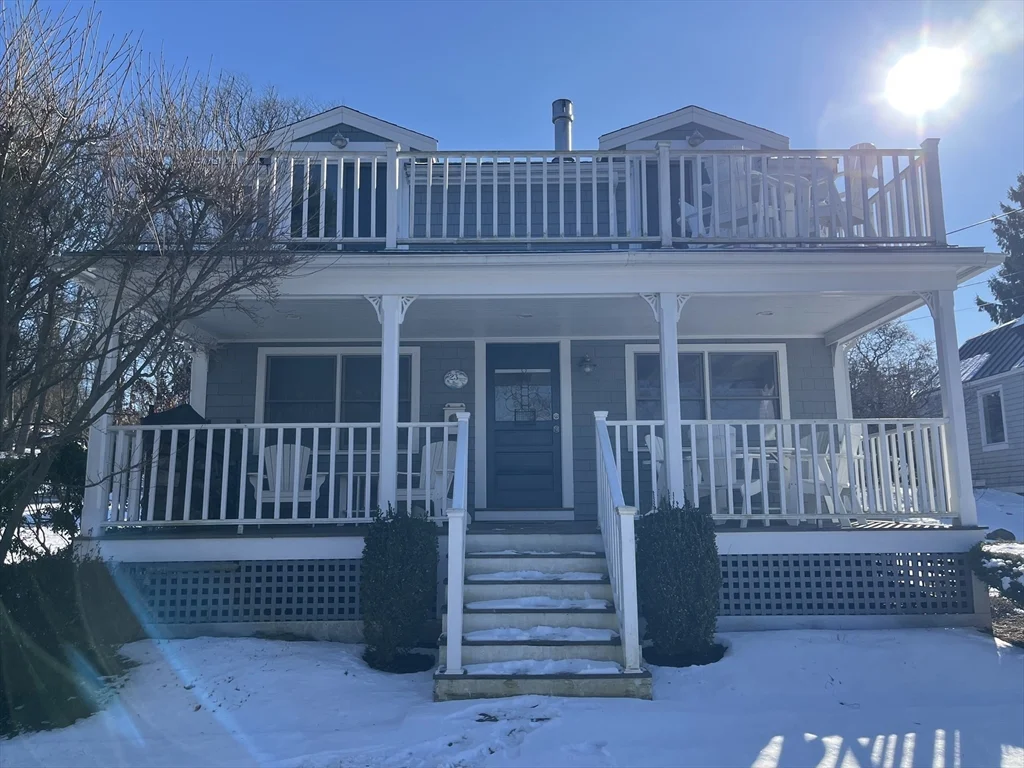 2 bed, 2 bath apartment for rent at 23 Nonantum, Marblehead