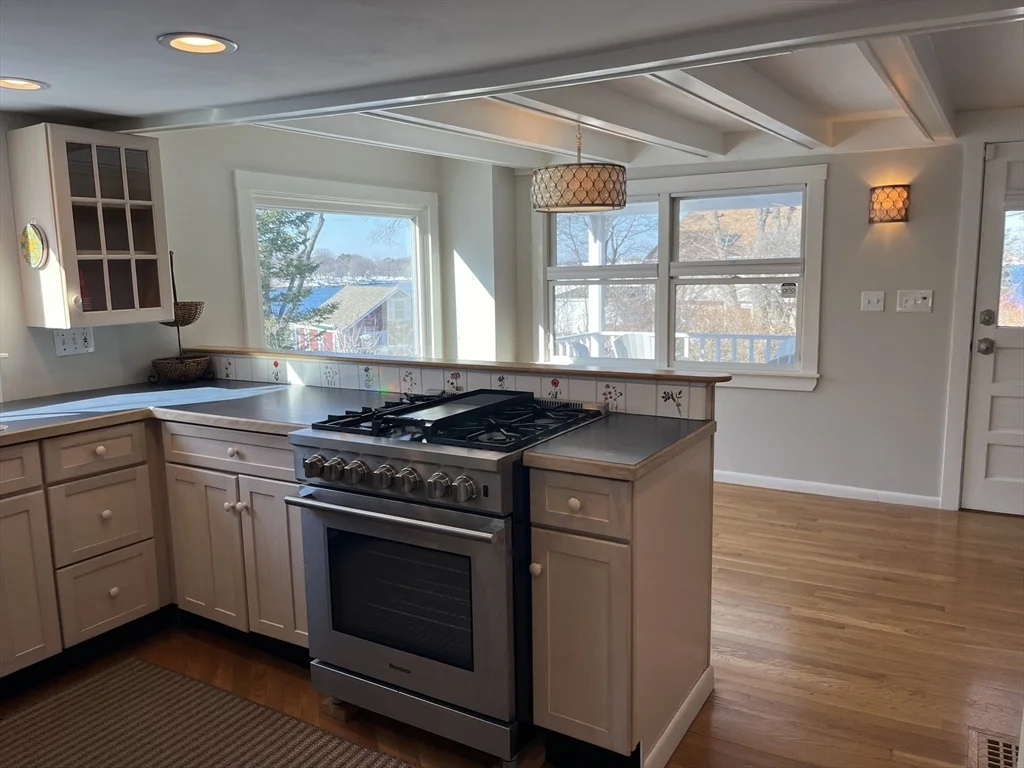 2 bed, 2 bath apartment for rent at 23 Nonantum, Marblehead — photo 5 of 29