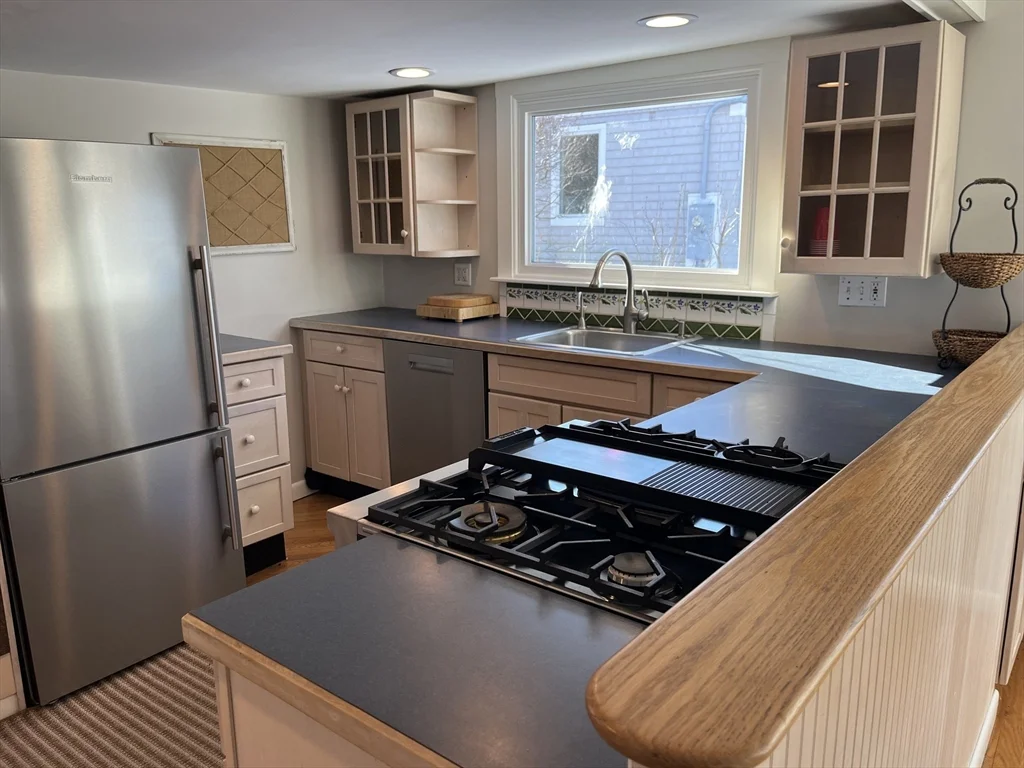 2 bed, 2 bath apartment for rent at 23 Nonantum, Marblehead — photo 6 of 29