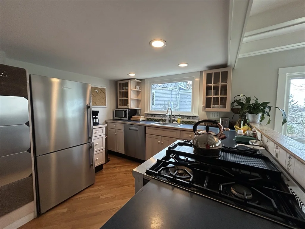 2 bed, 2 bath apartment for rent at 23 Nonantum Rd Unit -, Marblehead — photo 8 of 23