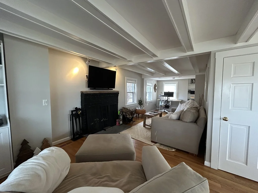 2 bed, 2 bath apartment for rent at 23 Nonantum Rd Unit -, Marblehead — photo 11 of 23