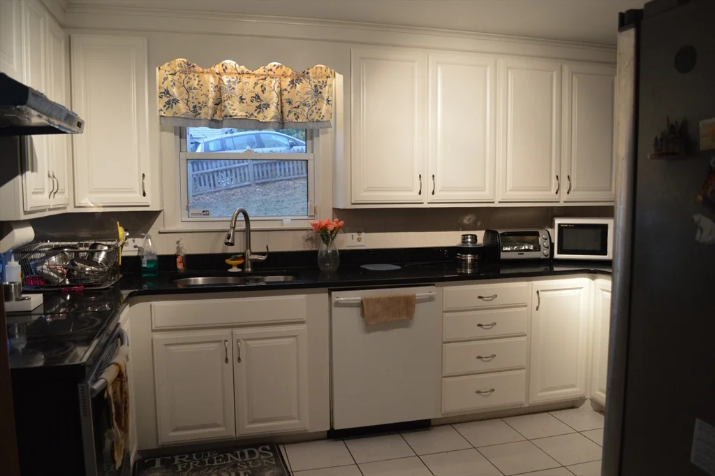 4 bed, 2 bath apartment for rent at 23 Oneil Dr, Westborough — photo 2 of 22