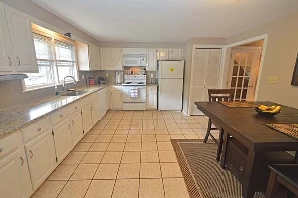 2 bed, 1 bath apartment for rent at 23 Oak St Unit B, Methuen — photo 7 of 22