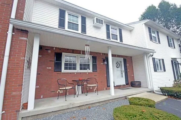 2 bed, 1 bath apartment for rent at 23 Oak St Unit B, Methuen — photo 3 of 22