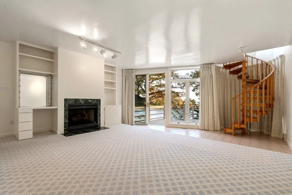3 bed, 4+ bath apartment for rent at 23 Ocean, Manchester — photo 15 of 22
