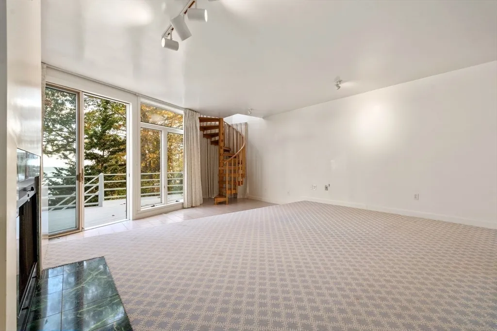 3 bed, 4+ bath apartment for rent at 23 Ocean, Manchester — photo 16 of 22
