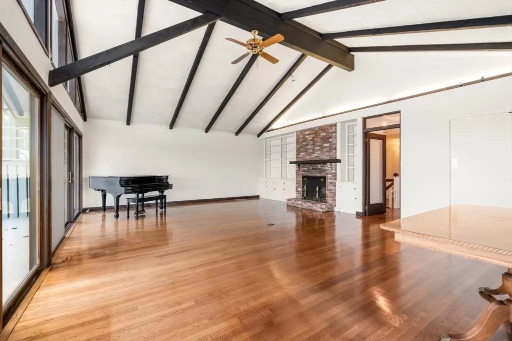 3 bed, 4+ bath apartment for rent at 23 Ocean, Manchester — photo 10 of 22
