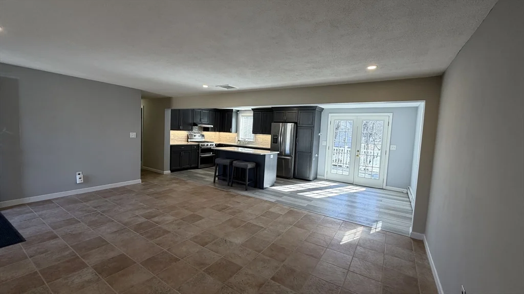 3 bed, 1 bath apartment for rent at 23 Orchard Ave Unit 1, Saugus — photo 5 of 16